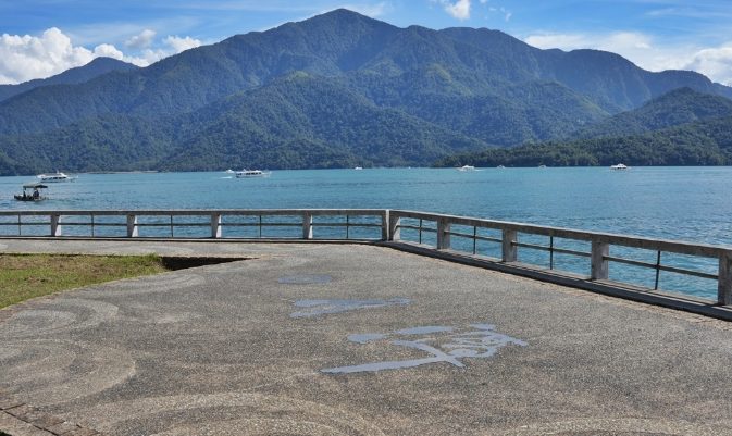 涵碧步道 自行車