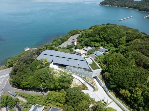 地中美術館交通