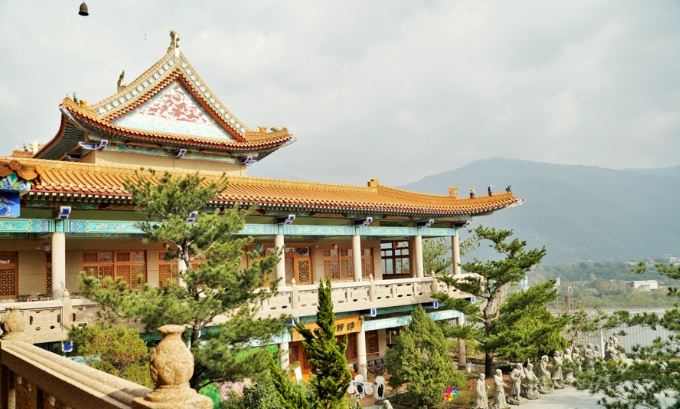 六龜寺廟旅遊