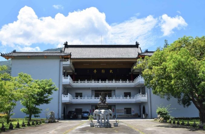 六龜寺廟旅遊