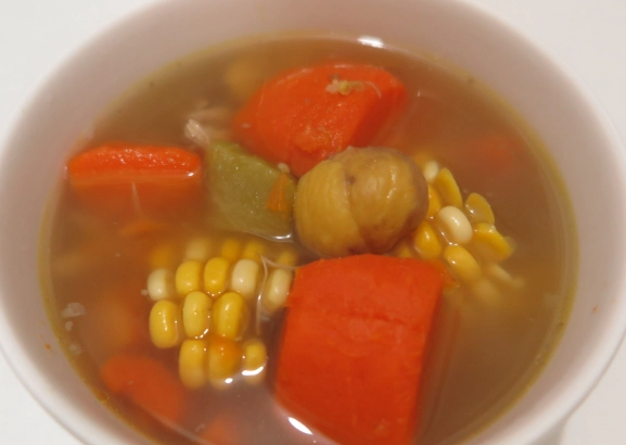 紅蘿蔔粟米栗子豬骨湯 做法