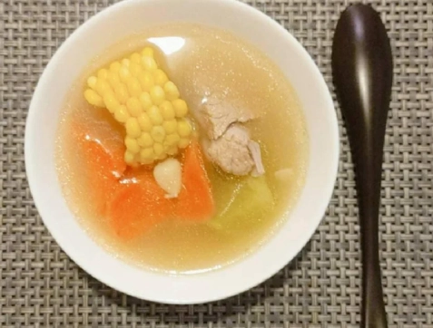 紅蘿蔔粟米栗子豬骨湯 做法