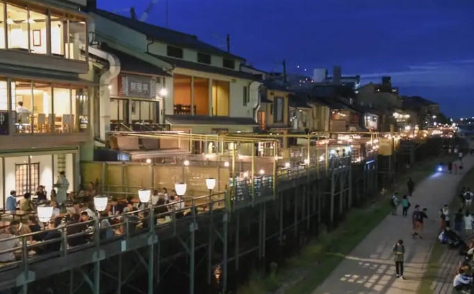 鴨川跳烏龜 晚上 鴨川跳烏龜 晚上