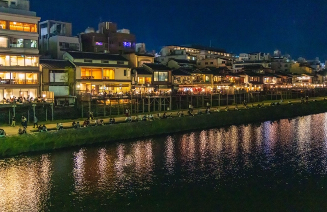 鴨川納涼床 鴨川納涼床