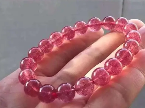 草莓晶左右手