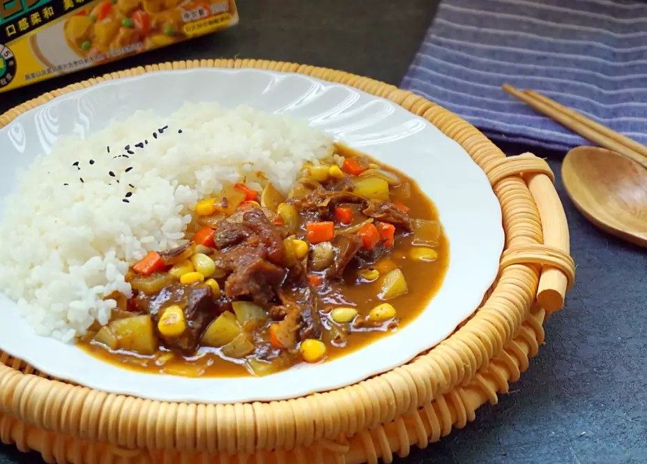 牛肉咖喱飯做法 牛肉咖喱飯做法