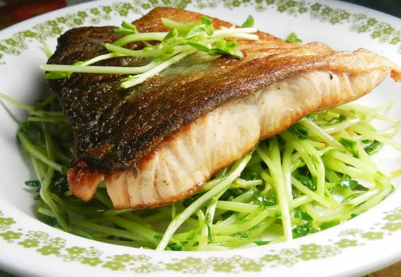 奶油金針菇鮭魚做法 奶油金針菇鮭魚做法