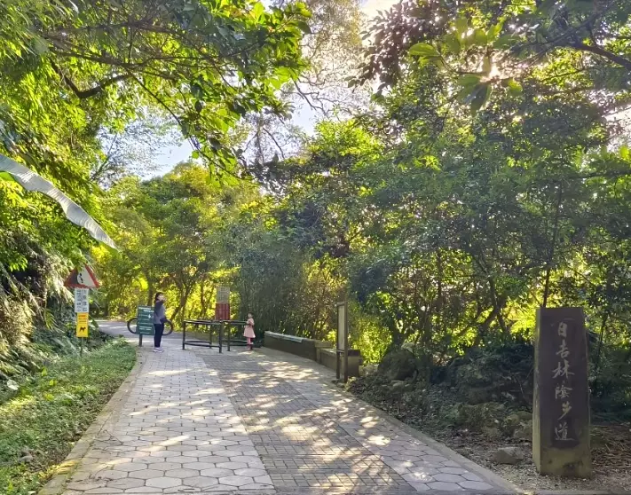 百吉林蔭步道 交通