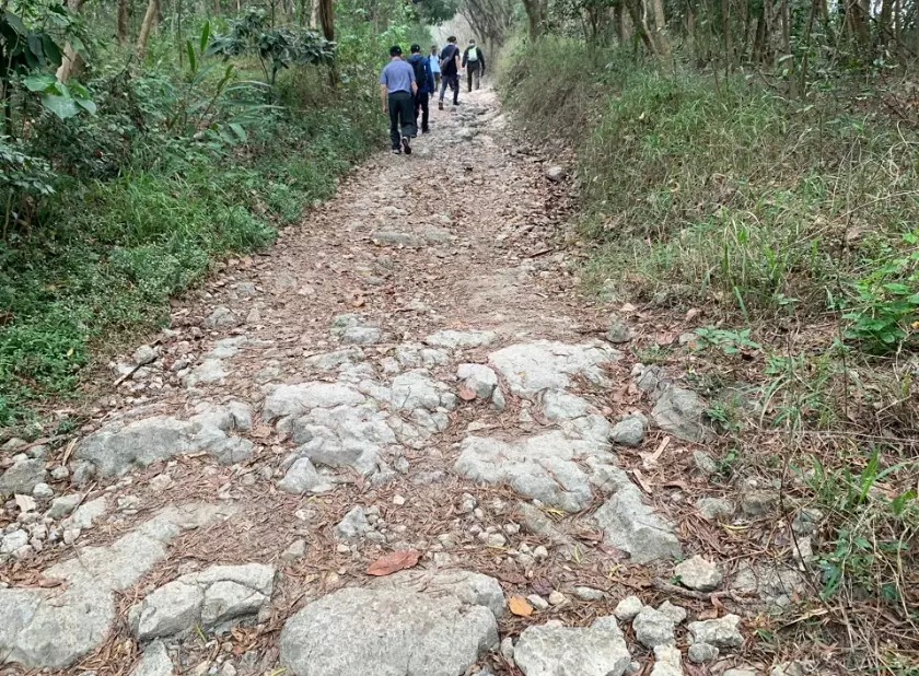 半屏湖步道口附近景點