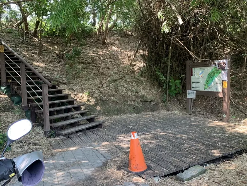 半屏湖步道口交通