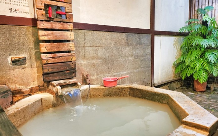 黃池泡湯 黃池泡湯
