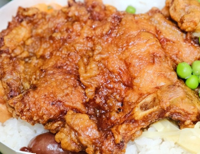 黑肉麵 黑肉麵
