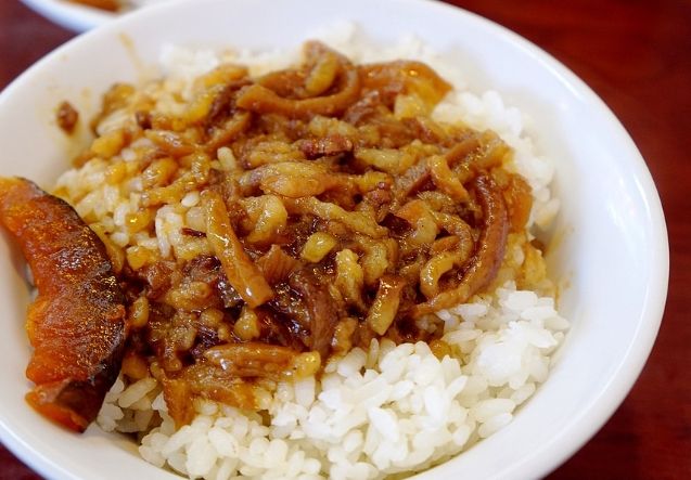 鬍鬚張滷肉飯作法