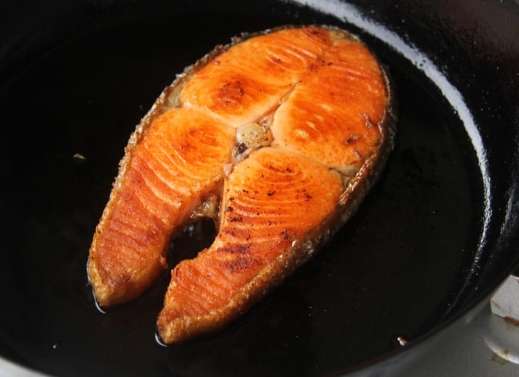 煎鮭魚 煎鮭魚
