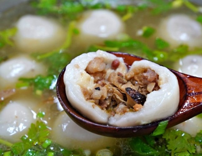唭哩岸美食