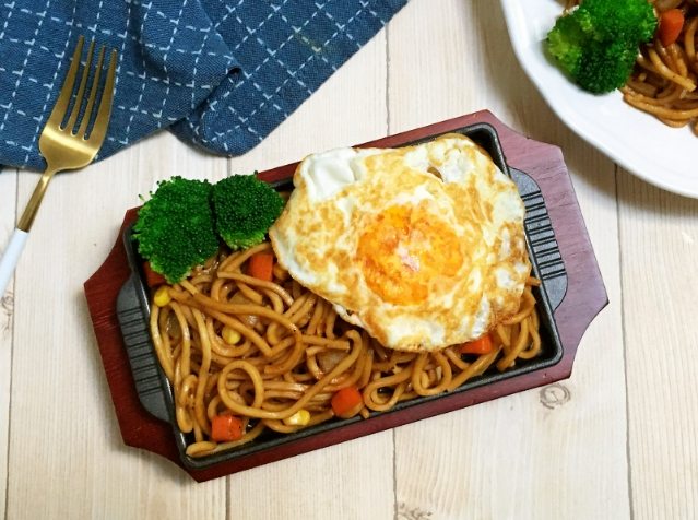 黑胡椒鐵板麵 黑胡椒鐵板麵