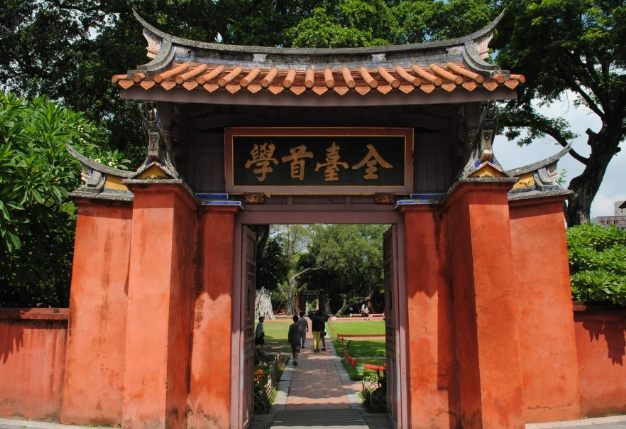 龍虎塔