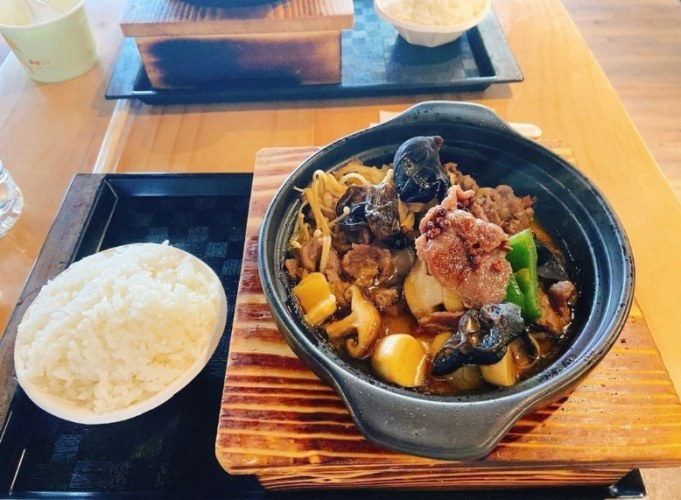黃燜雞飯 黃燜雞飯