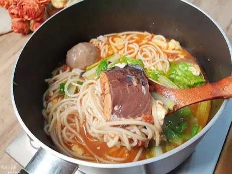 鯖魚罐頭麵 鯖魚罐頭麵