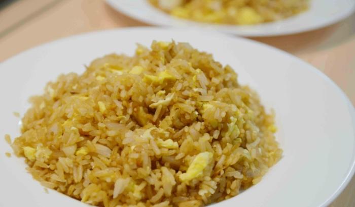 醬油蛋炒飯做法 醬油蛋炒飯做法