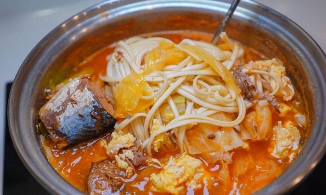 鯖魚罐頭麵 鯖魚罐頭麵