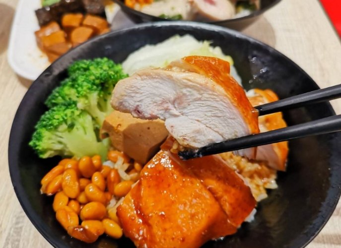 油雞飯 油雞飯