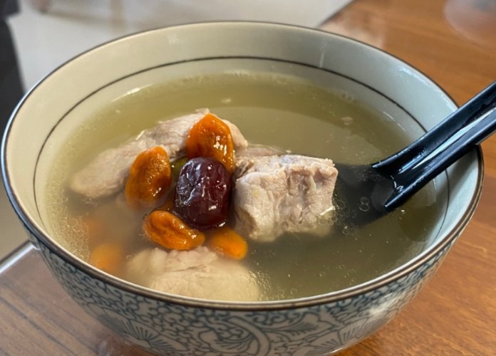 唭哩岸美食