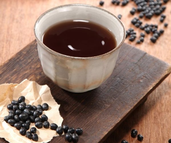 黑豆水功效 黑豆水功效