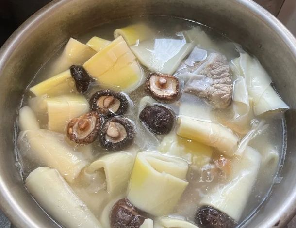 桂竹筍排骨湯 桂竹筍排骨湯