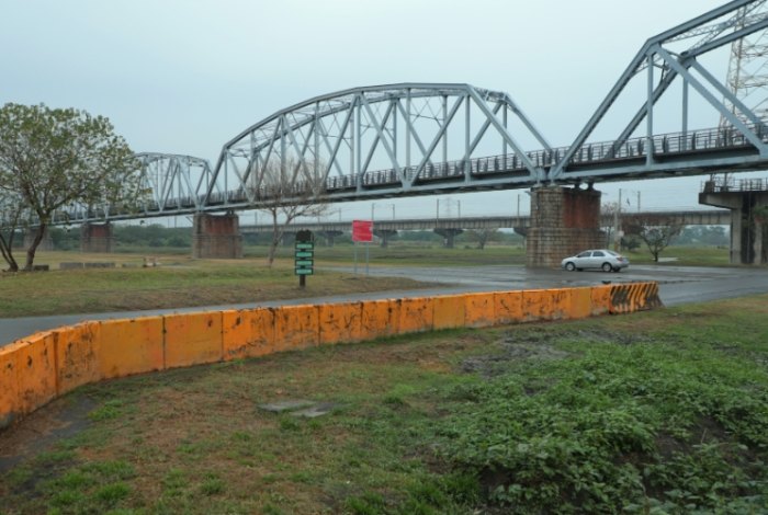 下淡水溪鐵橋 下淡水溪鐵橋