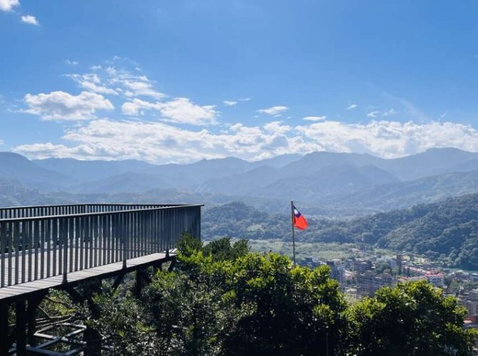 獅頭山牌樓登山步道 獅頭山牌樓登山步道