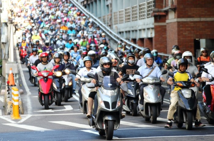 機車瀑布 機車瀑布