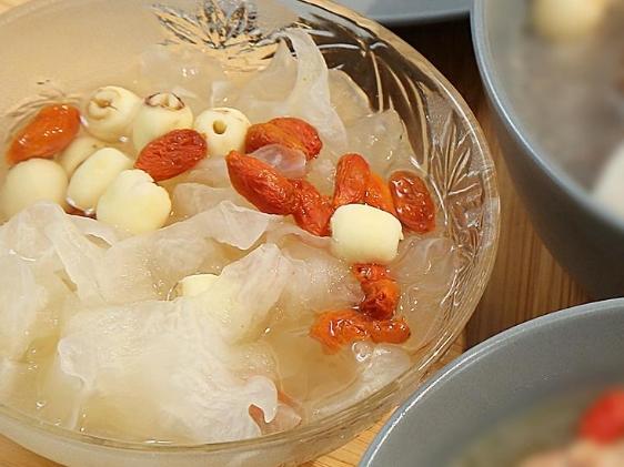 白木耳蓮子湯 白木耳蓮子湯