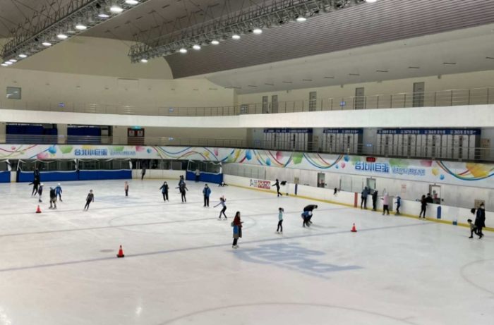 臺北小巨蛋冰上樂園 臺北小巨蛋冰上樂園