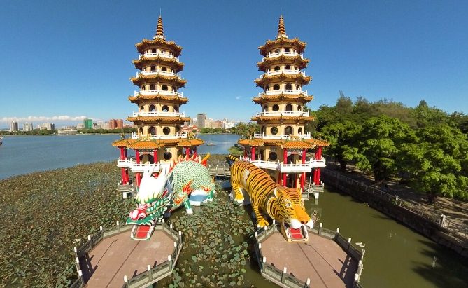 高雄龍虎塔 高雄龍虎塔