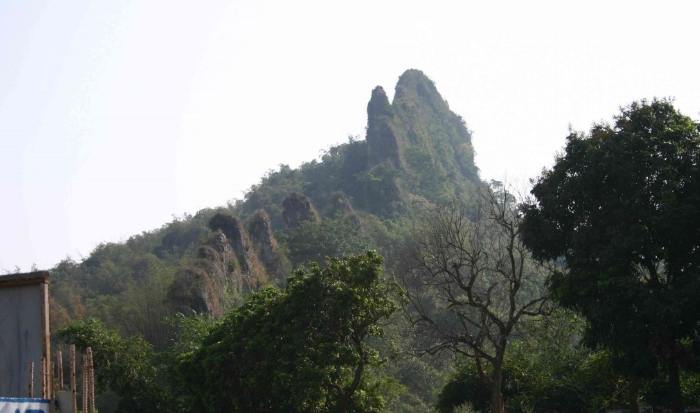 雞冠山