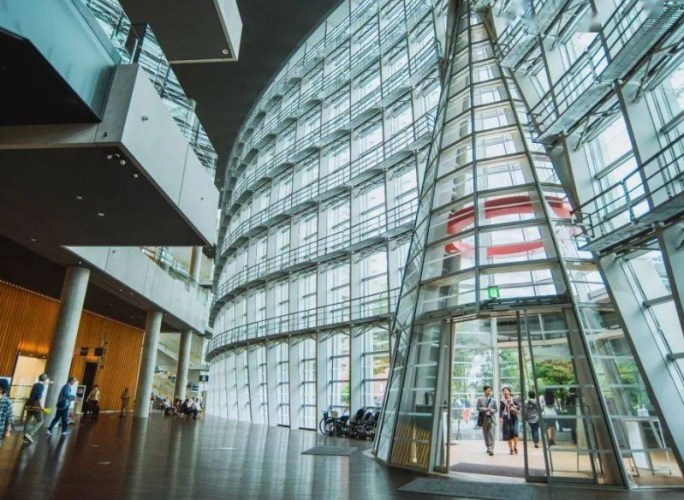 國立新美術館 國立新美術館