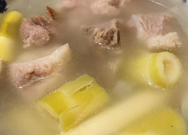 桂竹筍排骨湯 桂竹筍排骨湯