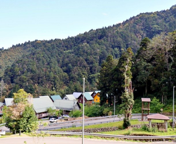 得恩亞納社區小瑞士合掌村 得恩亞納社區小瑞士合掌村
