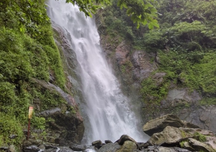 涼山瀑布 涼山瀑布