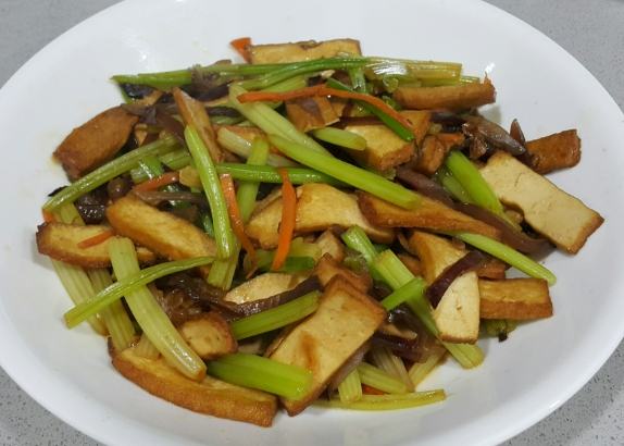 芹菜炒豆乾 芹菜炒豆乾